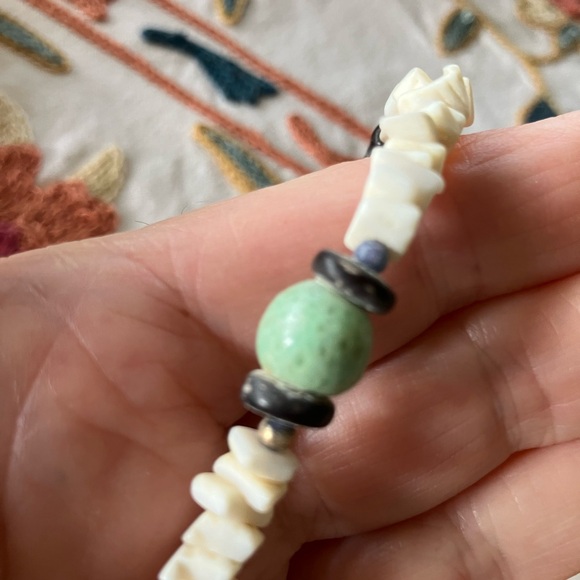 ALL CORAL WHITE AND GREEN NECKLACE 18” BARREL CLASP - Picture 4 of 17